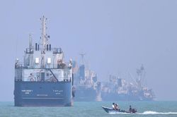 Ba tàu hàng liên tiếp bị tập kích tại eo biển Hormuz trong 24 giờ