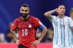Salah cười chua chát
