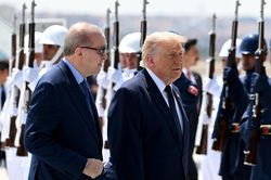 NATO ký loạt thỏa thuận 'tỷ đô', ông Trump vẫn thất vọng