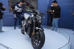 Môtô điện đầu tiên của Honda mở bán, giá gần 17.000 USD