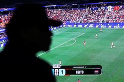 Mải xem World Cup, nhân sự TP.HCM bị nhắc nhở vì trễ deadline