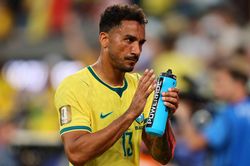 Brazil về nước với chỉ một cầu thủ trên máy bay