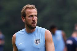 Đôi giày từng bị xem thường bỗng gây sốt nhờ Harry Kane