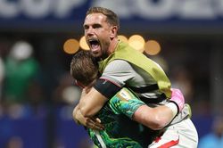 Henderson trở lại tuyển Anh sau gãy tay