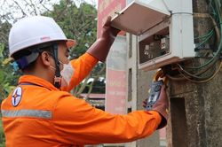 Bộ Công Thương: Chưa áp dụng giá điện theo giờ với hộ gia đình