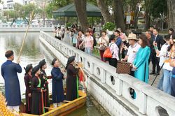 Sản phẩm nghệ thuật thành đòn bẩy du lịch