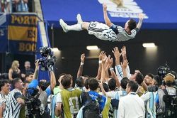 14 phút lội ngược dòng kỳ diệu của Argentina