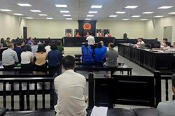 Xét xử nhóm cán bộ nhận tiền tỷ để 'tạo điều kiện' cấp phép hành nghề y, dược tư nhân