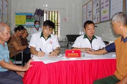 Ấm tình quân y Việt Nam-Lào nơi biên giới