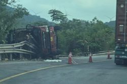 Quảng Trị: Tai nạn nghiêm trọng trên Quốc lộ 9 khiến 3 người tử vong