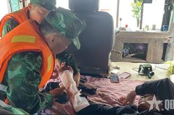 Đồn Biên phòng Quỳnh Thuận kịp thời cứu ngư dân bị tai nạn trên biển