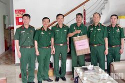 Ban Liên lạc sĩ quan cấp tướng tỉnh Quảng Ninh tri ân gia đình chính sách