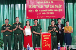 Trung đo&agrave;n Bộ binh 24 (Sư đo&agrave;n Bộ binh 10, Qu&acirc;n đo&agrave;n 34): Kh&aacute;nh th&agrave;nh, b&agrave;n giao hai 'Nh&agrave; t&igrave;nh nghĩa'