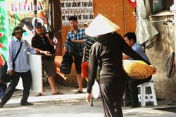 Những vệt màu nơi góc phố