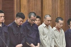 Đưa người vượt biên trái phép, 7 bị cáo lãnh án