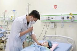 Vào viện sinh thường, sản phụ gặp tai biến tắc mạch ối tối cấp nguy kịch