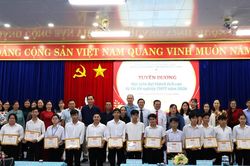 Trung tâm Giáo dục thường xuyên Cà Mau tuyên dương học viên đạt thành tích