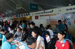 Đại học Kinh tế TPHCM c&ocirc;ng bố điểm s&agrave;n v&agrave; c&ocirc;ng cụ t&iacute;nh điểm x&eacute;t tuyển