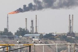Mỹ bất ngờ hành động gắt với Iran, Tehran chỉ trích