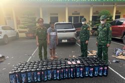 Đồn Biên phòng cửa khẩu Hoành Mô bắt giữ đối tượng vận chuyển 100 bình khí cười
