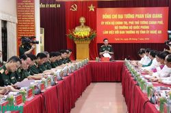 Đại tướng Phan Văn Giang l&agrave;m việc với Ban Thường vụ Tỉnh ủy Nghệ An