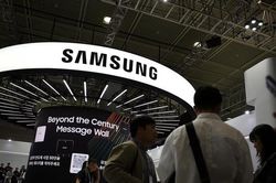 Samsung lãi kỷ lục, vì sao cổ phiếu lao dốc không phanh?