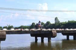 Nơm nớp lo sợ khi qua những cây cầu 'già nua' ở Quảng Ngãi