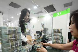 Đủ c&aacute;ch n&acirc;ng l&atilde;i suất huy động, k&eacute;o d&ograve;ng tiền về ng&acirc;n h&agrave;ng