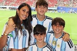 Vợ Messi vỡ òa