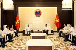 Tòa án nhân dân tối cao đón tiếp nguyên Chủ tịch Quốc hội Nguyễn Sinh Hùng