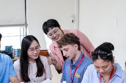 Cơ hội v&agrave;o đại học song ngữ với điểm thi THPT 2026 từ 15 - 18