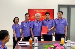 Chi bộ Văn phòng Viện Phúc thẩm 3 trao Quyết định công nhận đảng viên chính thức