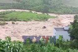 Lai Châu: Lũ dữ khiến ngôi nhà 2 tầng nằm bên bờ suối đổ sập