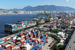 Oxford Economics: Kinh tế toàn cầu đối mặt nhiều rủi ro trong nửa cuối năm 2026