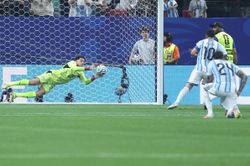 Vì sao Messi thường xuyên sút hỏng 11m?