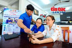 Thanh ni&ecirc;n TP Hồ Ch&iacute; Minh xung k&iacute;ch chuyển đổi số trong cộng đồng - B&agrave;i 1: Mang kỹ năng số đến c&aacute;c khu d&acirc;n cư