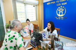 Hà Nội lập quy trình trả lương hưu, trợ cấp bảo hiểm tại nhà với người già yếu