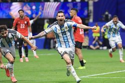 Messi rực s&aacute;ng gi&uacute;p Argentina ngược d&ograve;ng kinh điển loại Ai Cập