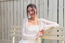 Cẩm Ly diện váy ngắn hai dây khoe trọn vóc dáng mảnh mai