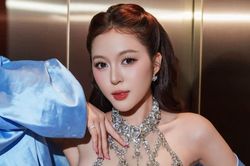 Hoa hậu Kiều Duy khoe trọn vóc dáng chuẩn đồng hồ cát