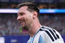 HLV Scaloni nói cực hay về Messi sau màn ngược dòng kỳ diệu của Argentina