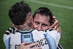 Đêm điên rồ của Lionel Messi