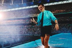 Harry Styles gặp sự cố trước 80.000 khán giả