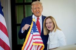 Từng được xem là 'cặp đôi chính trị ăn ý', vì sao ông Trump và bà Meloni xảy ra rạn nứt?