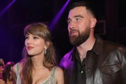Một ca sĩ huyền thoại tiết lộ l&yacute; do từ chối lời mời dự lễ cưới Taylor Swift