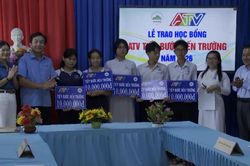 'ATV Tiếp bước đến trường' trao học bổng cho em Huỳnh Tấn Phát