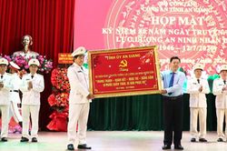 C&ocirc;ng an tỉnh An Giang họp mặt kỷ niệm 80 năm Ng&agrave;y truyền thống lực lượng An ninh nh&acirc;n d&acirc;n