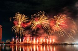 Khi pháo hoa kể chuyện văn hóa