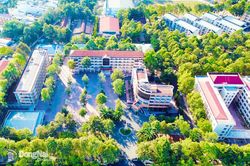 Điểm s&agrave;n x&eacute;t tuyển ng&agrave;nh sư phạm, sức khỏe đều tăng so với năm 2025