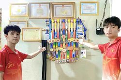 Anh em ruột chinh phục đấu trường Karate